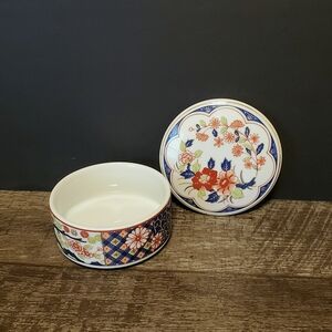 Imari Japan Vintage Floral Patterned Decorative Bowl with Lid Blue Gold